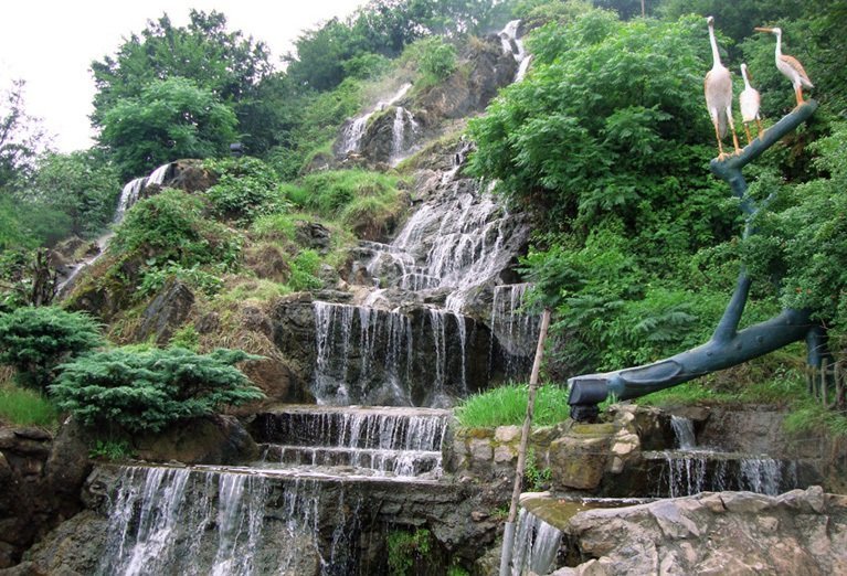 آبشار شیطان کوه بام سبز