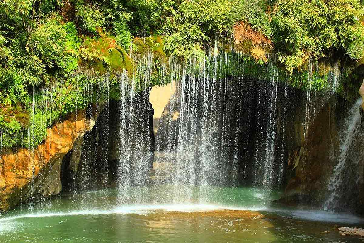 نمایی از آبشار آما ایلام 
