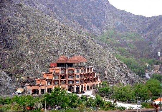 هتل چهار ستاره بزرگ کوهستان