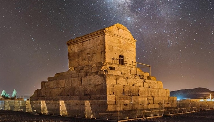 سفربازی - آرامگاه کوروش