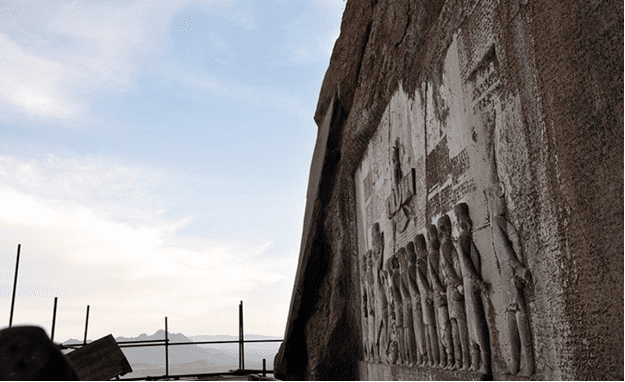 سنگ نوشته بیستون، مشهورترین سند تاریخی در نزدیکی کرمانشاه!