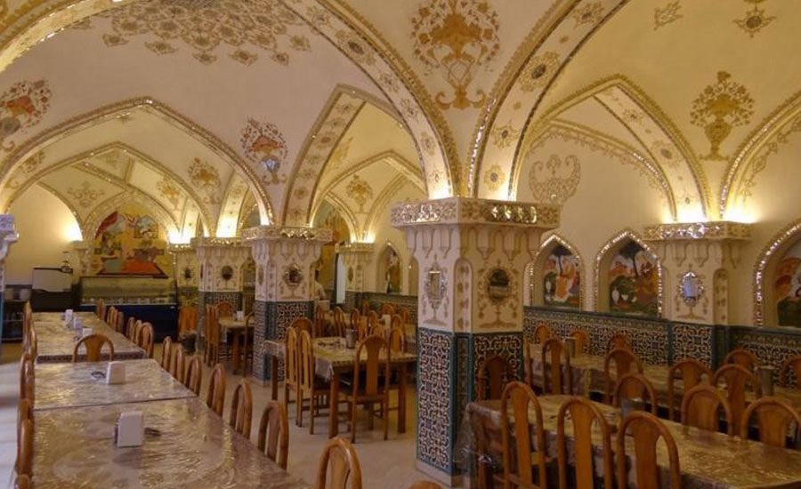رستوران باستانی، لذت نوش جان کردن غذا در قصر مدرن صفوی!