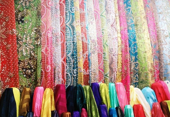 سفربازی _ مغازهای در دکه بازار چابهار