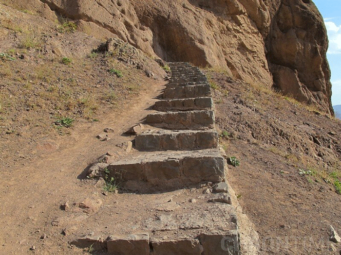 سفربازی - معماری قلعه الموت