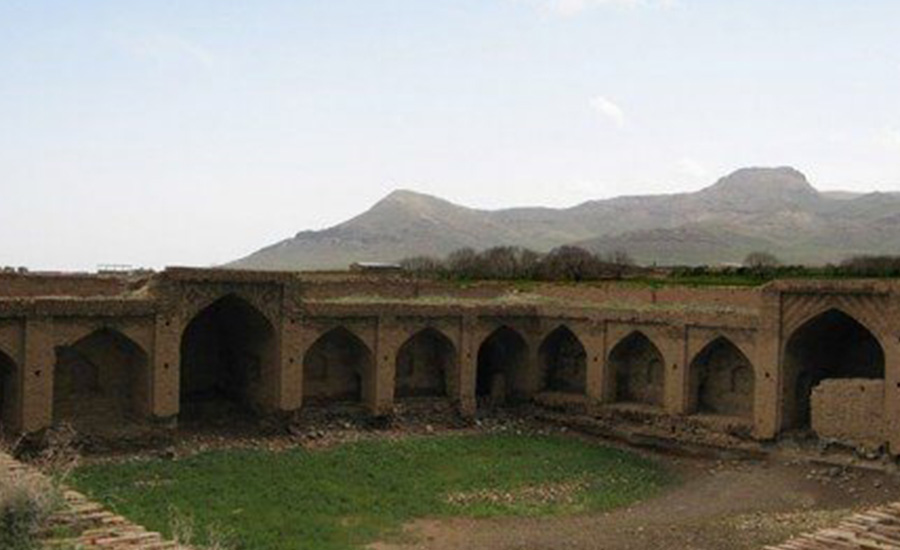 کاروانسرای عباسی نقدی کندی، کاروانسرایی در دل کوهستان