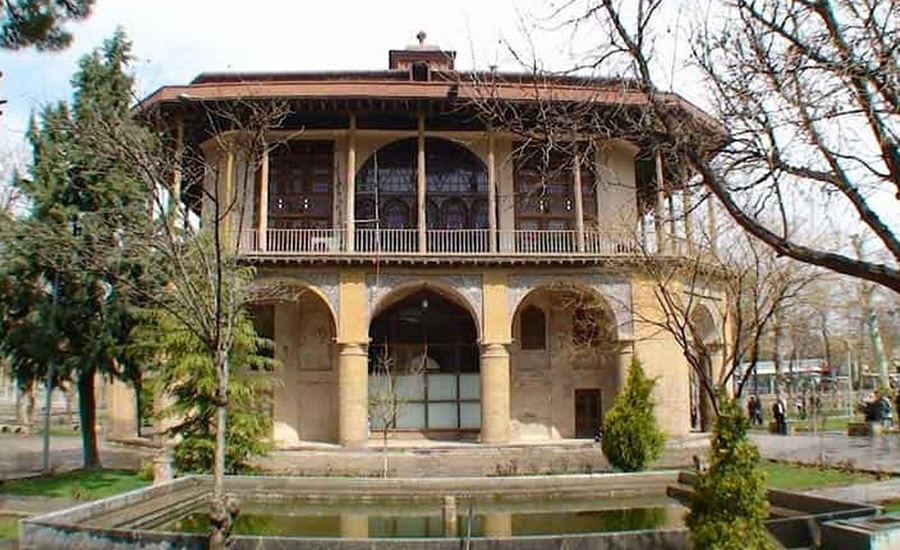 سفربازی - عمارت کلاه فرنگی عشرتآباد