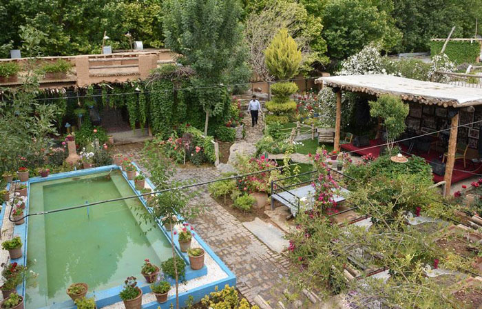 باغ رستوران منوچهری شیراز