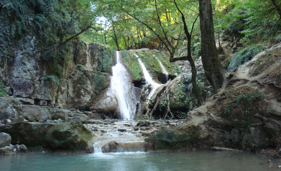 آبشار لوه گلستان، پنهان در دل روستا