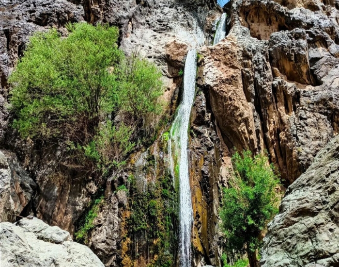 سفربازی-آبشار طامه در اصفهان