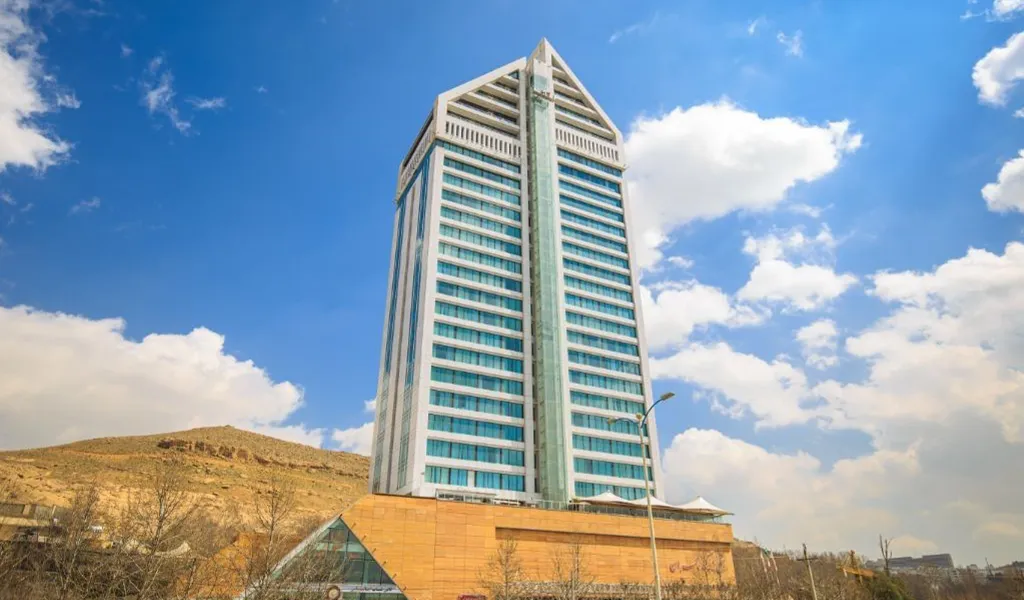 بزرگ ترین هتل ایران هتل بزرگ چمران شیراز