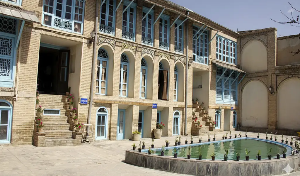 خانه معین‌الکتاب