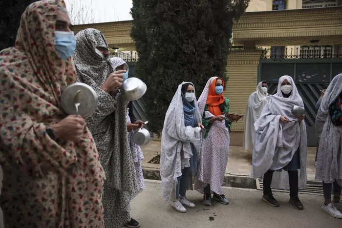 سفربازی - مراسم قاشق زنی در شیراز