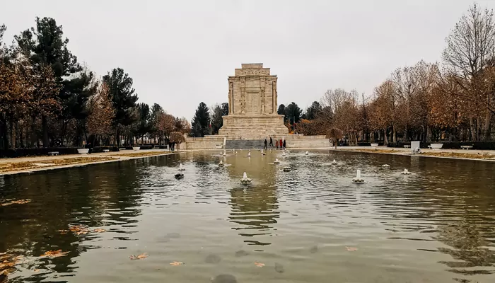 سفربازی - آرامگاه فردوسی