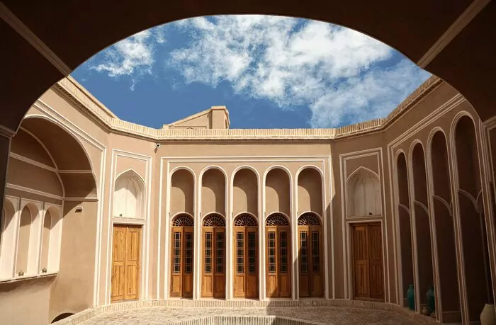 سفربازی_ معماری خانه سیگاری 