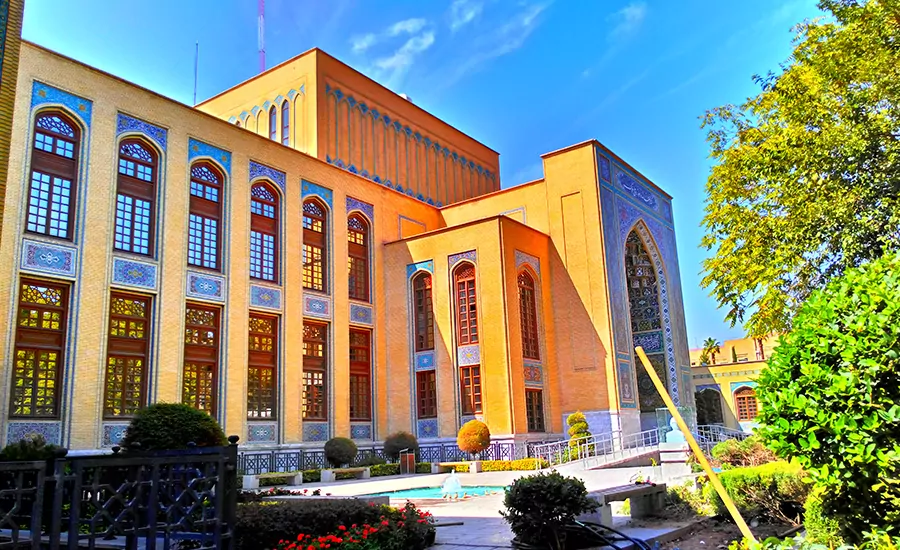 سفربازی - کتابخانه و موزه ملی ملک