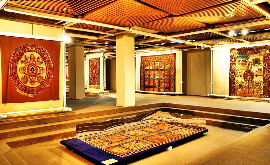 سفربازی - موزه فرش ایران