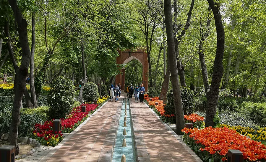 سفربازی - باغ ایرانی