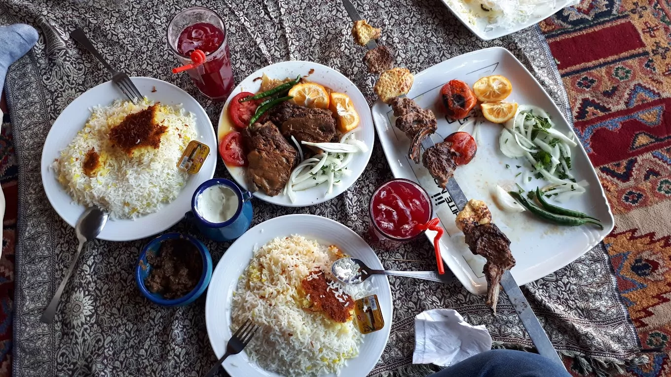 غذای باغ منوچهری شیراز