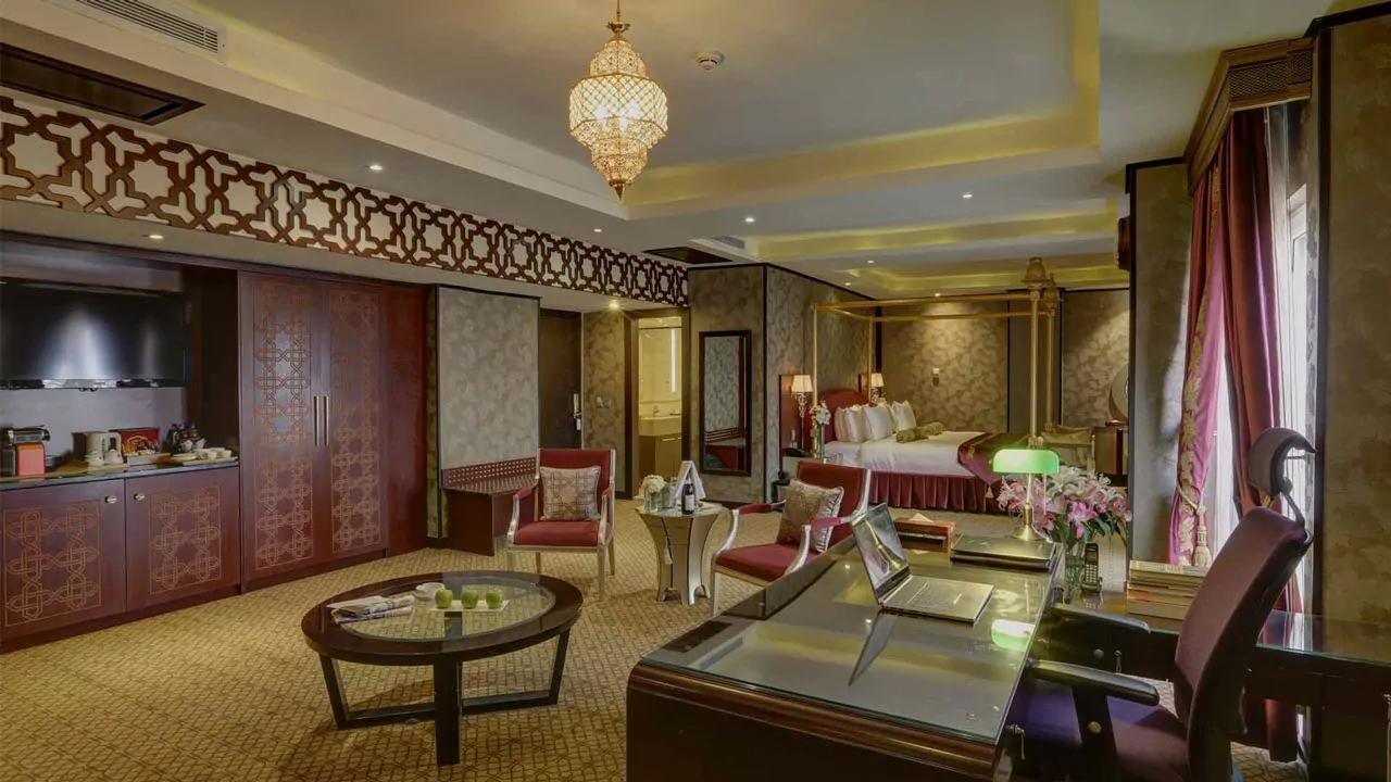 سفربازی - فضای داخلی اتاق های هتل بزرگ تهران