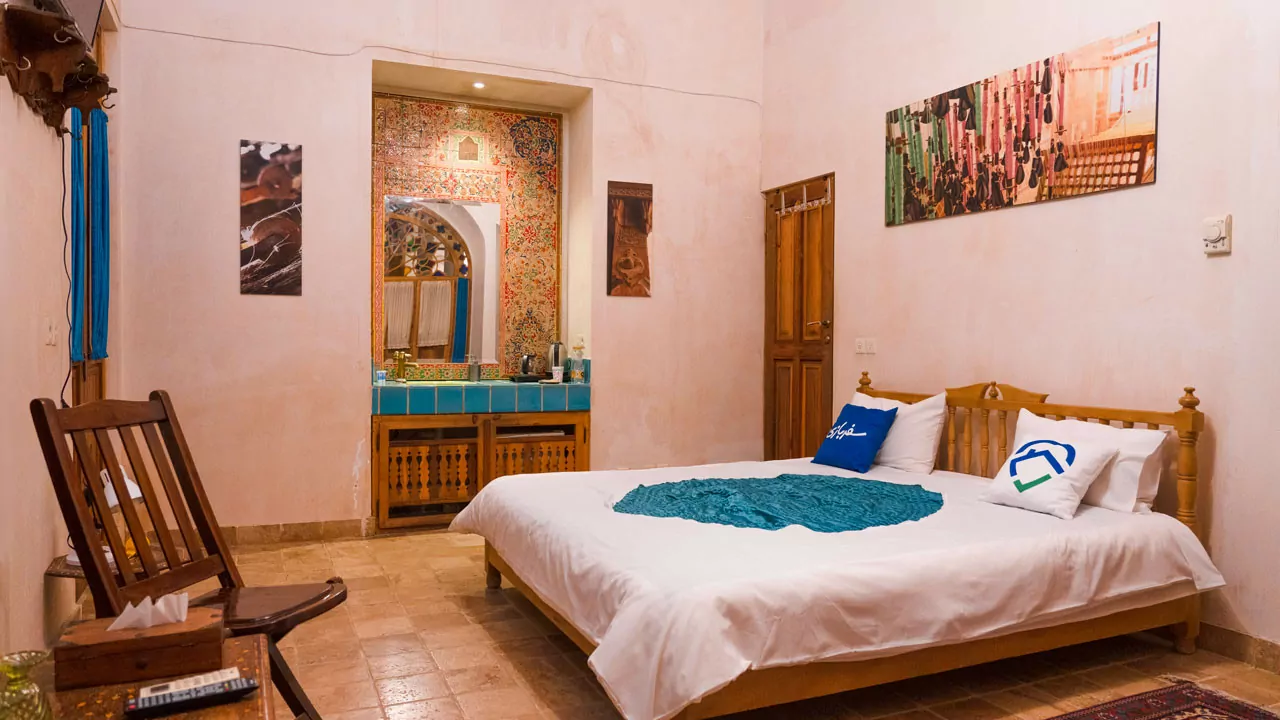 سفربازی - اتاق دو تخته دابل اقامتگاه سنتی خانه مرشدی کاشان