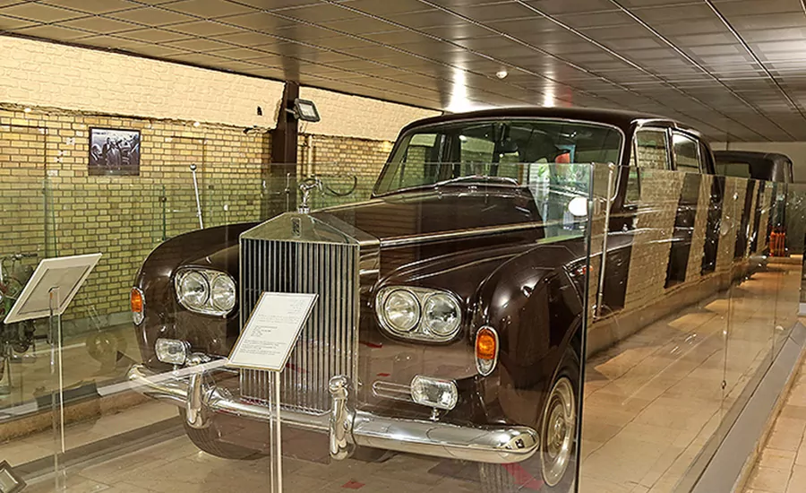 سفربازی - موزه خودرو کاخ نیاوران