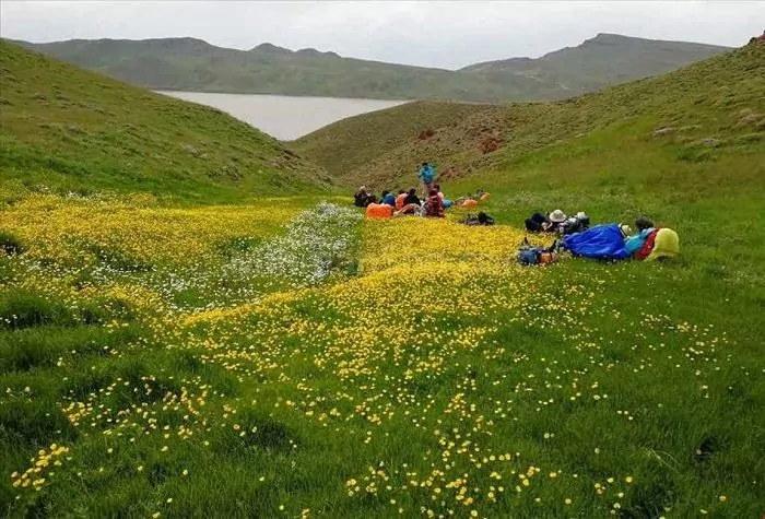سفربازی - کمپ در دریاچه نئور