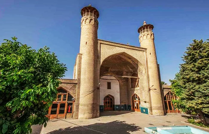 سفربازی _ فضای داخلی مسجد جامع بروجرد