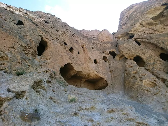 سفربازی - غار دستکند آمل، جاذبه ای در مازندران