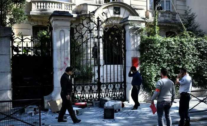 سفربازی - حمله به سفارت ایران در فرانسه