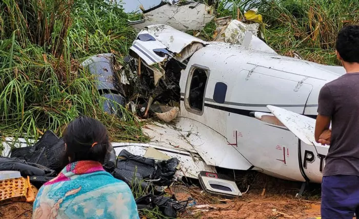 سفربازی - کشته شدن 12 سرنشین هواپیمای برزیلی