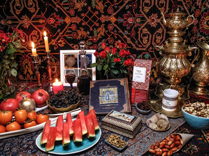 سفربازی - روشن کردن شمع در شب یلدا