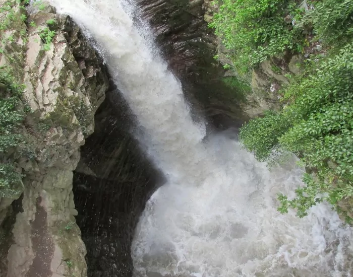 سفربازی-آبشار ویسادار مقصد گردشگری نوروز
