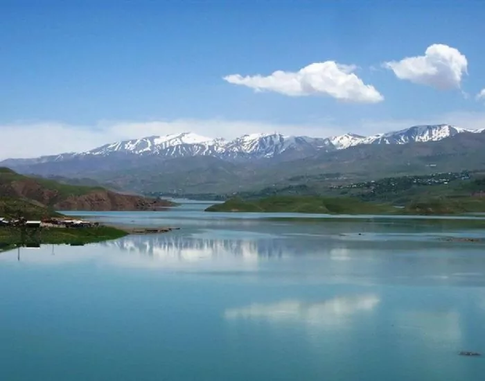 سفربازی-نمایی از دریاچه طالقان