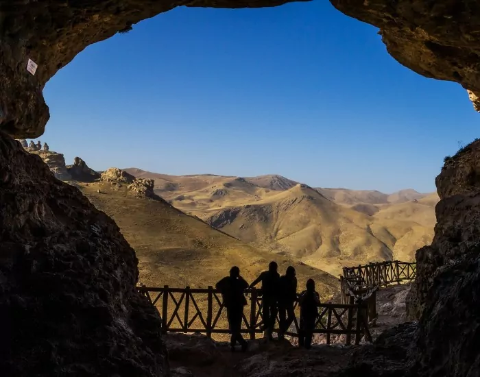 غار کَرَفتو طبیعی ترین مناطق ایران